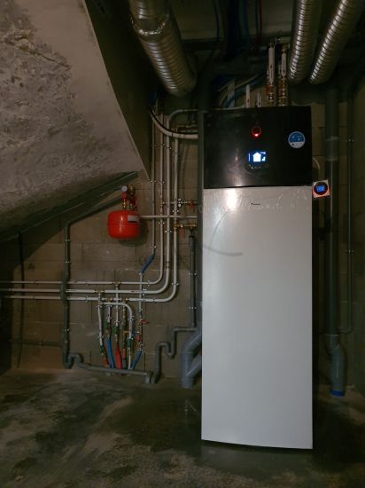 Pompe à chaleur Daikin Altherma 3 avec ballon ECS 230 L intégré à Villette d' Anthon